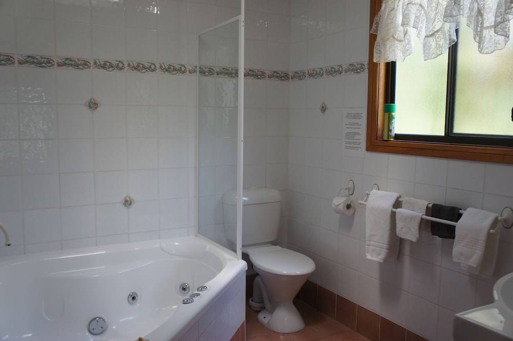 Elegant King Spa Suite - Min 2 Night photo 3