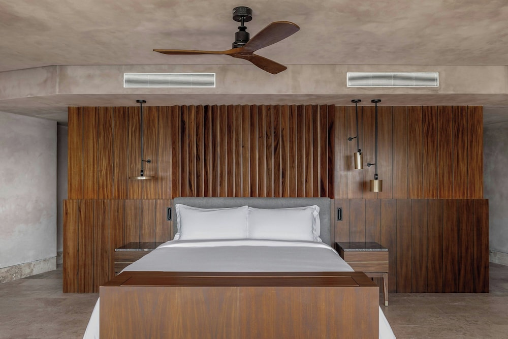 Deluxe Room, 1 King Bed, Balcony (Guest Room)