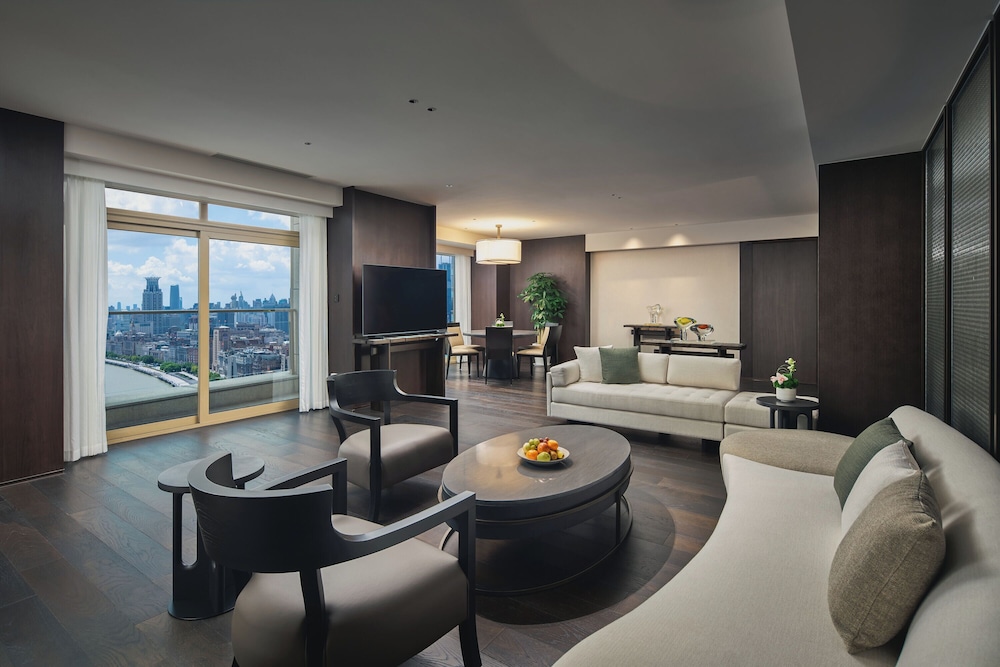 Diplomat Suite King photo 1