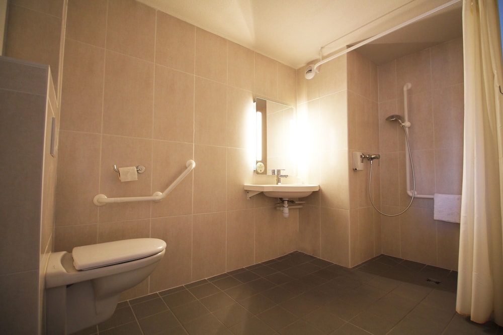 Double Room, Accessible, Non Smoking - Photo 5