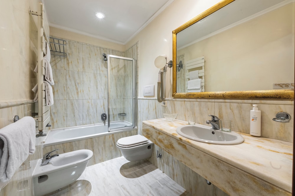 Deluxe Triple Room photo 3