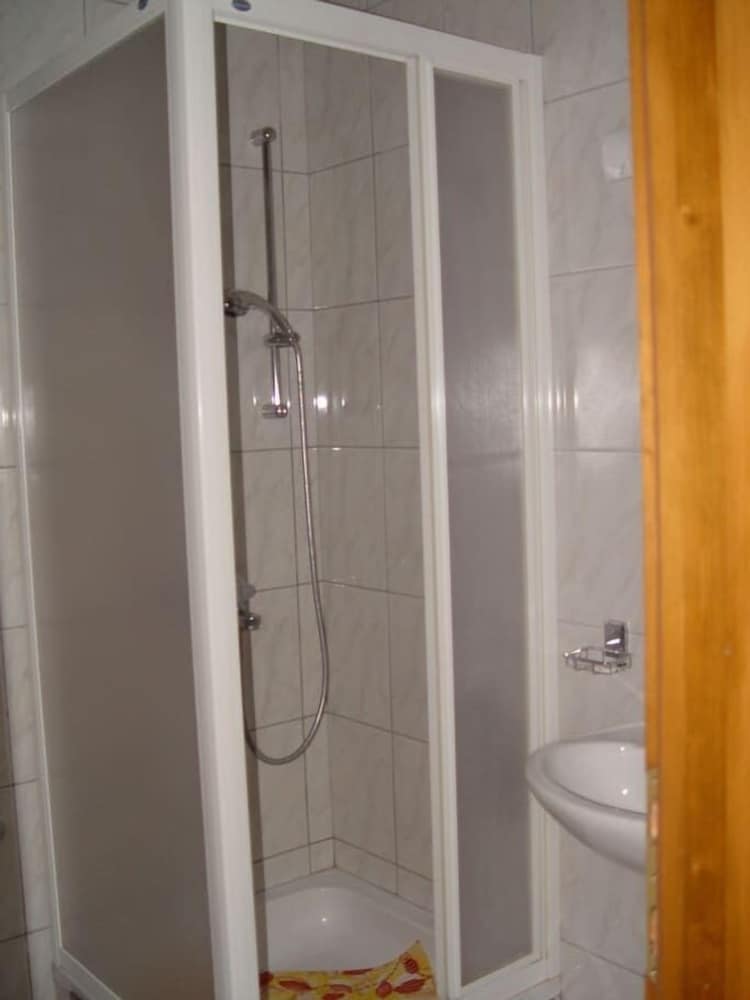 Basic Room photo 2