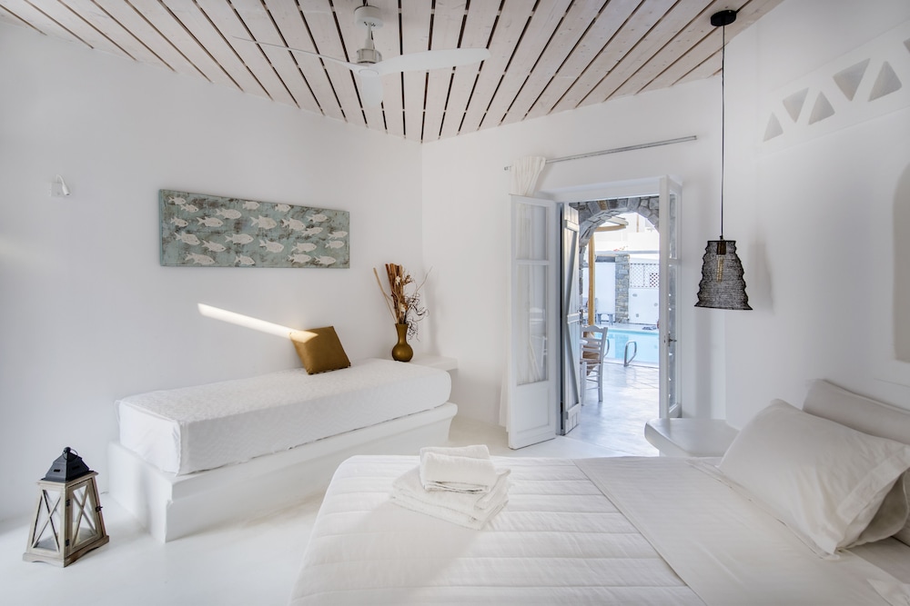Premium Room, Pool View - Photo 9