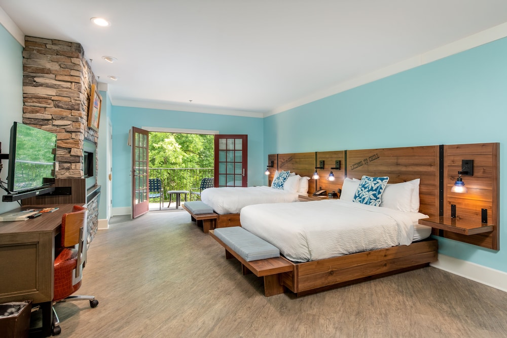 Standard Room, 2 Queen Beds photo 2