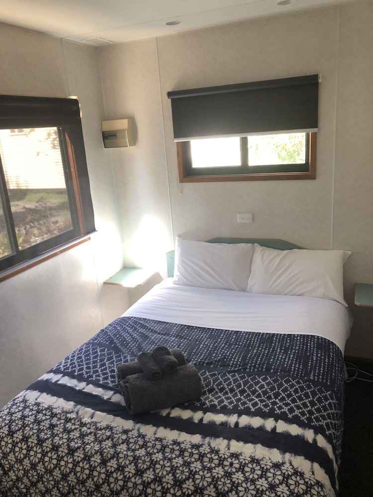 Basic Cabin, 2 Bedrooms photo 1