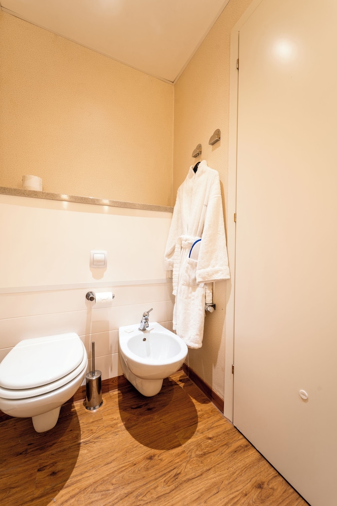 Executive Room (Office with parquet)