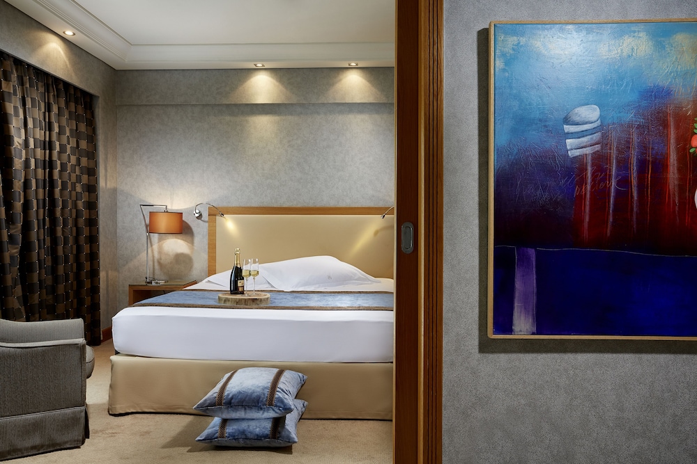 Executive Suite Park - Photo 2