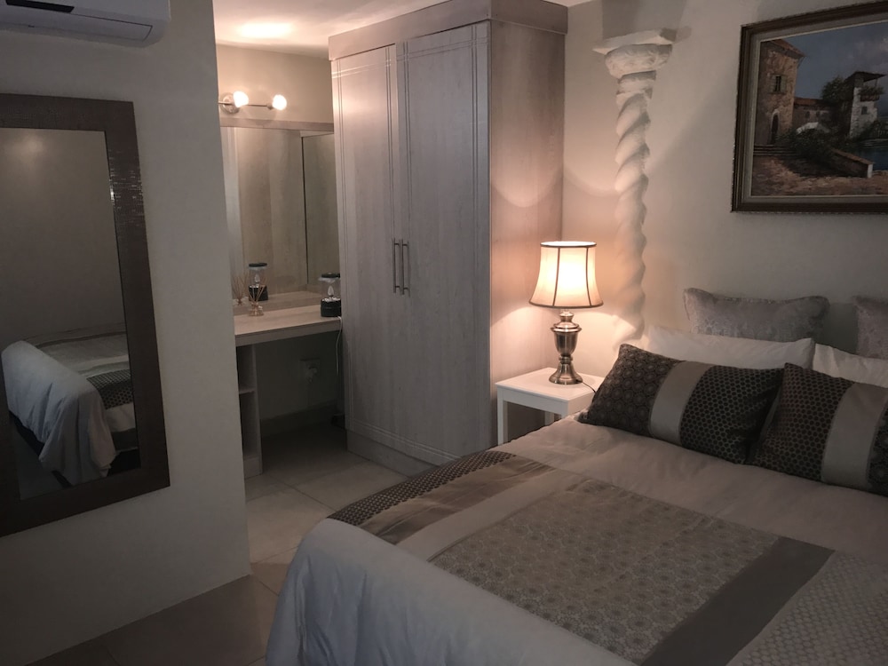 Luxury Double Room (Tranquil) photo 2
