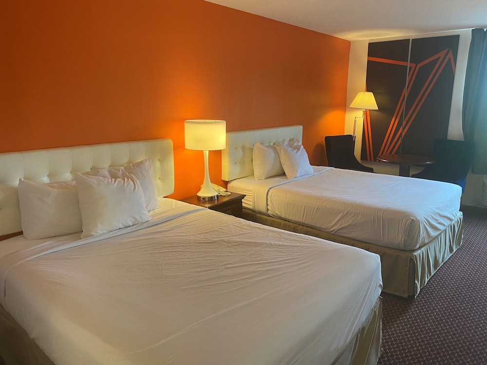 Standard Room, 2 Queen Beds - Photo 2