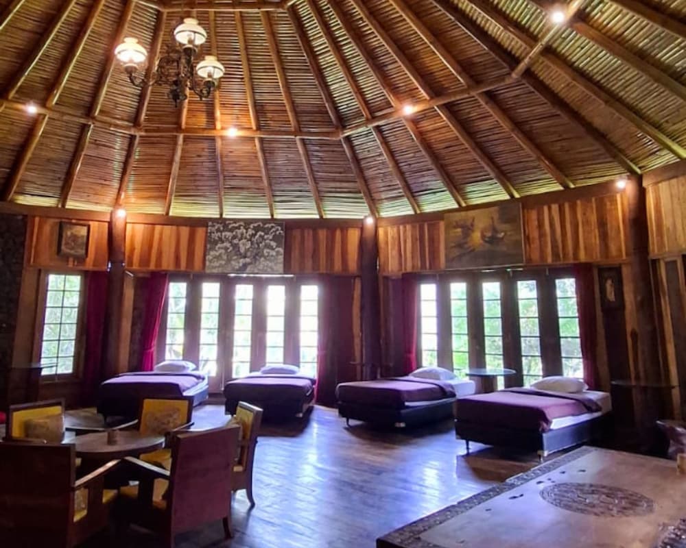Classic Bungalow, 2 Bathrooms
