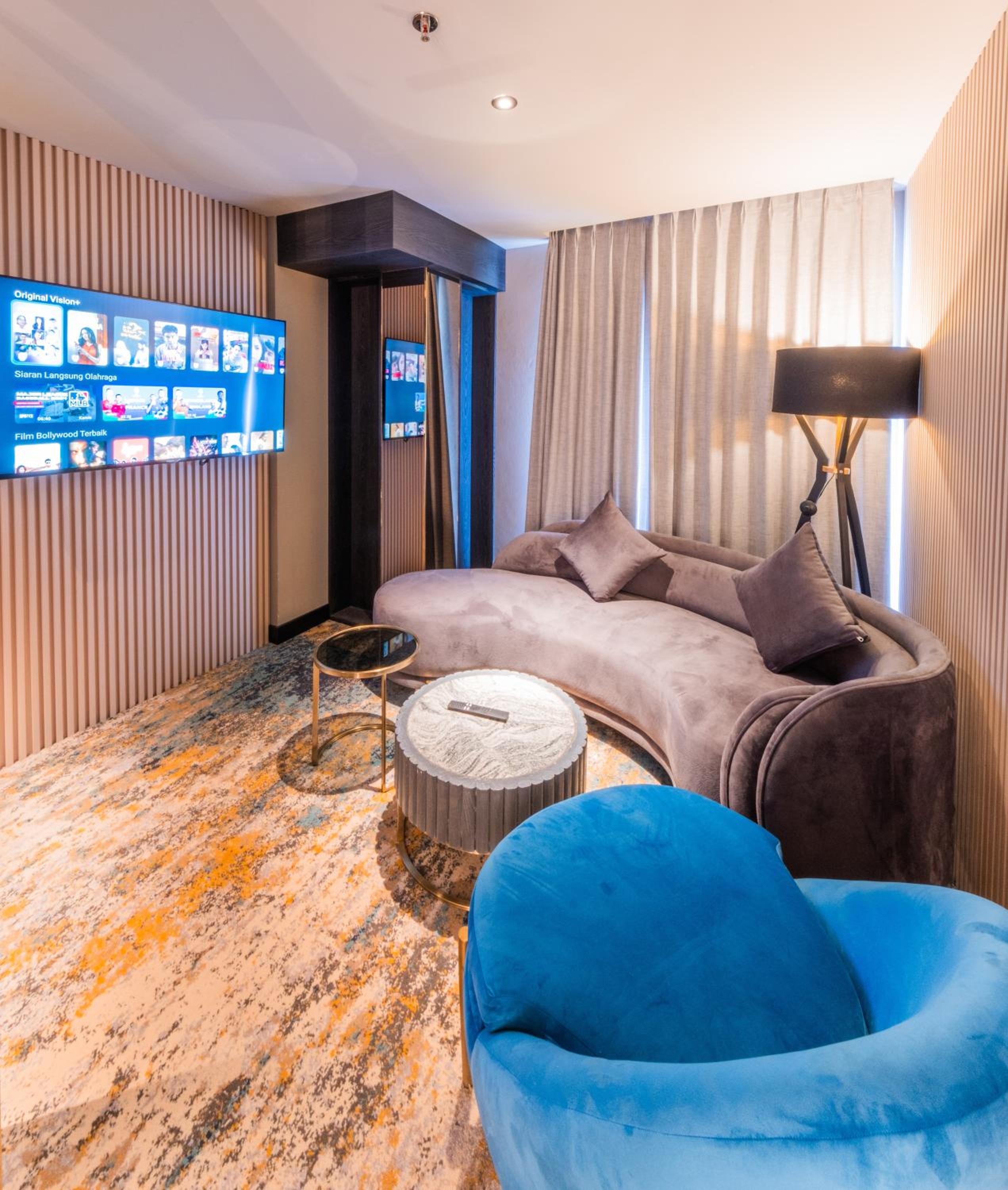 Executive Suite - Photo 23