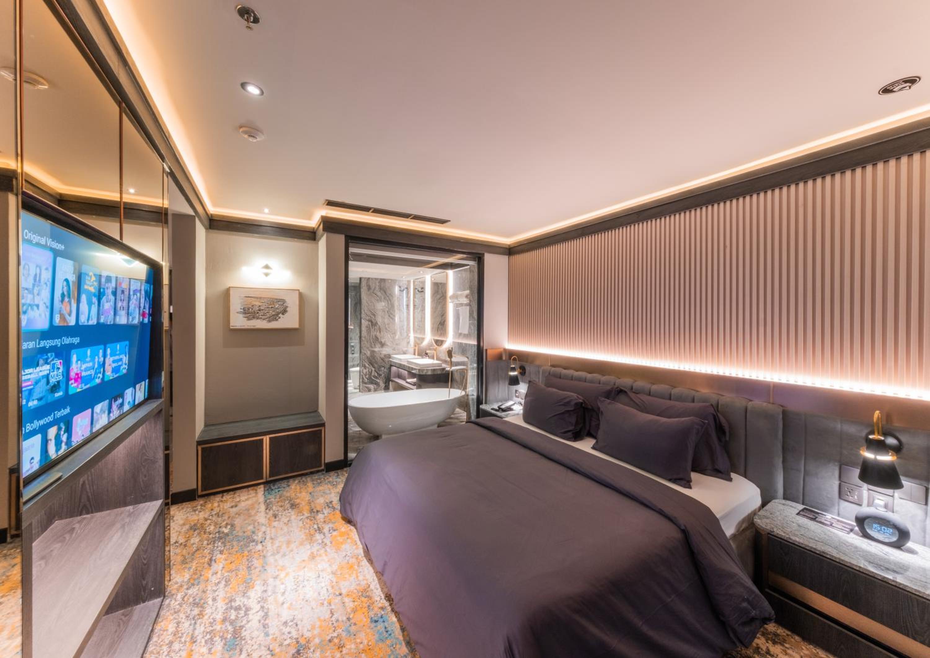 Executive Suite - Photo 25