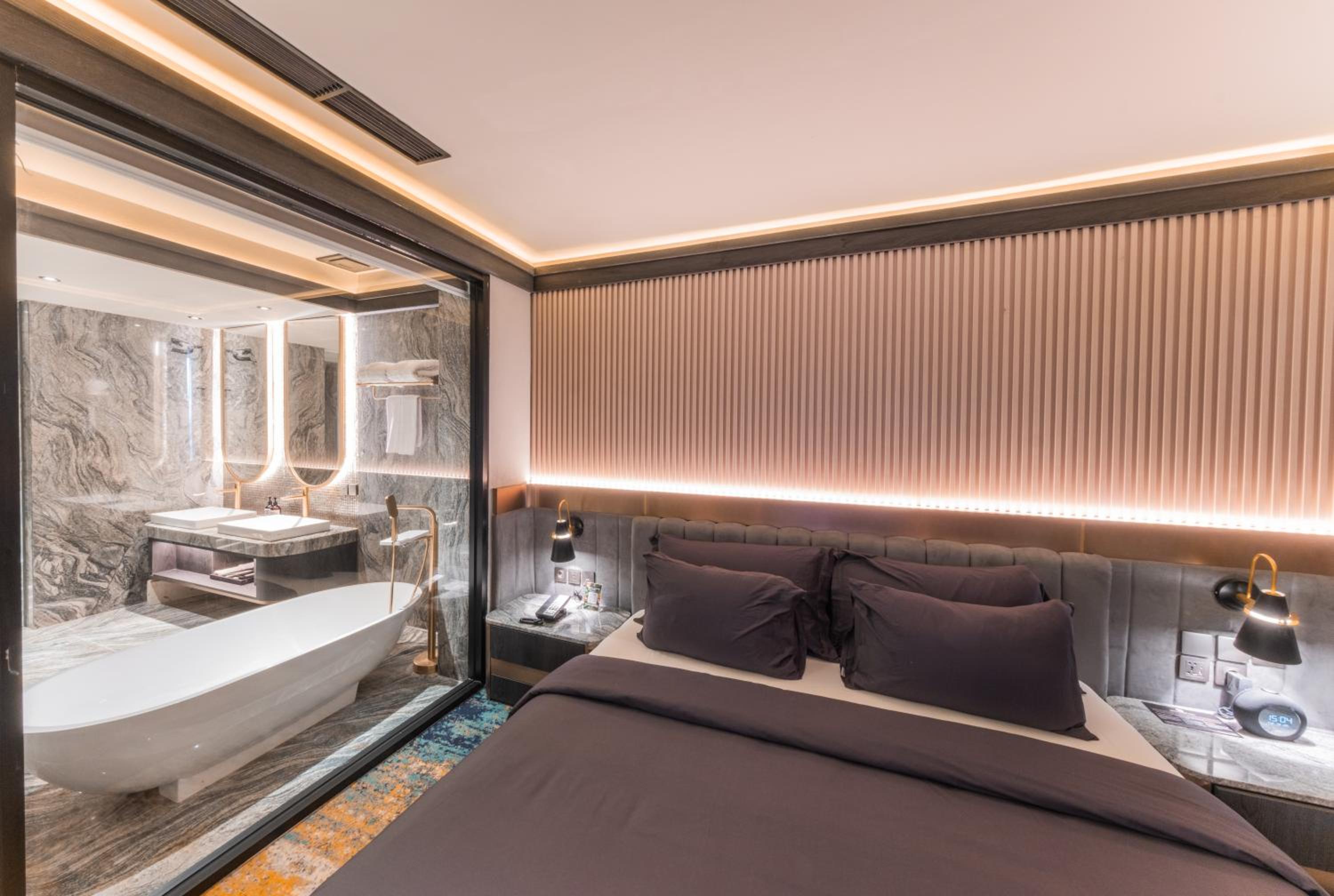 Executive Suite - Photo 21