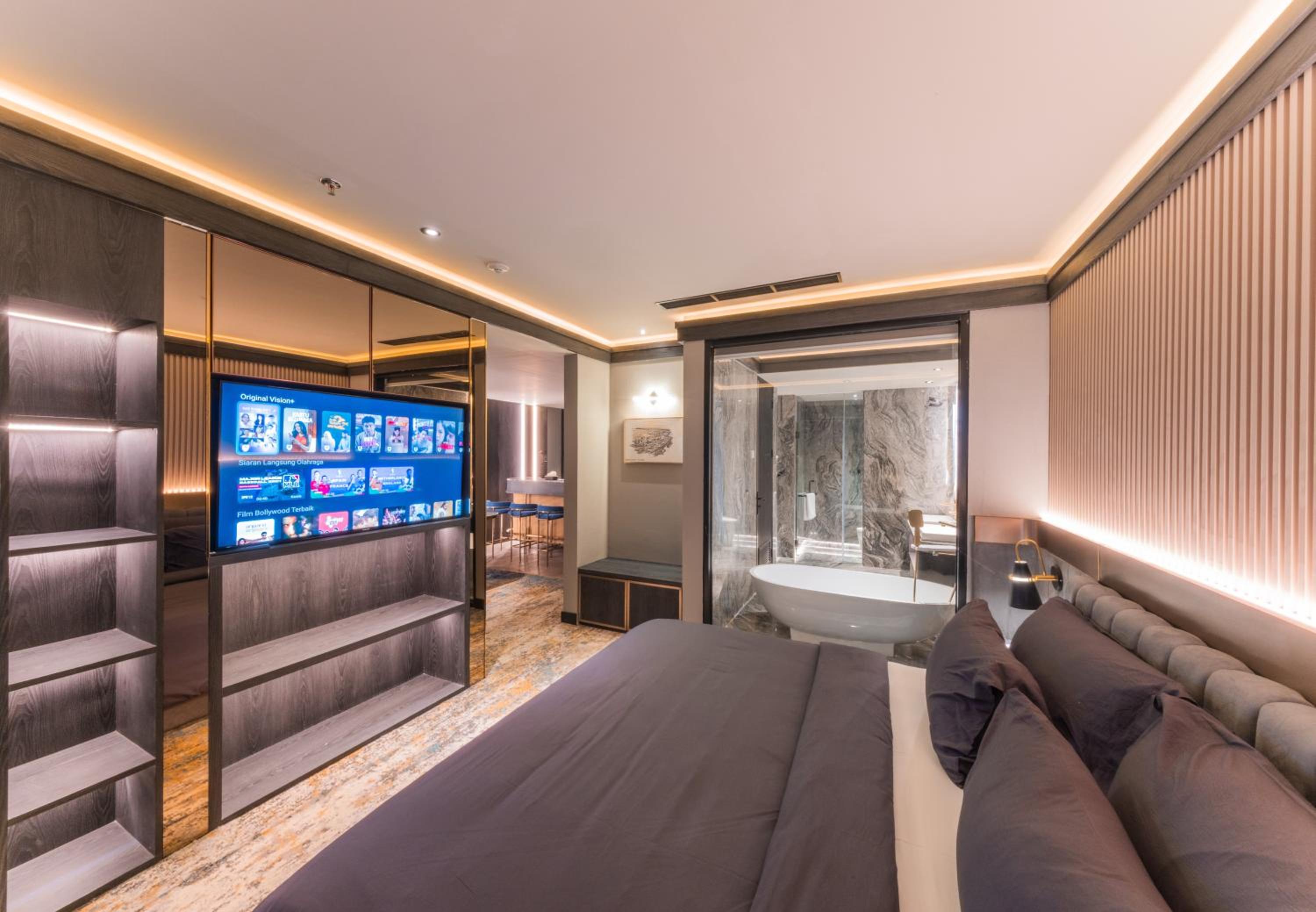 Executive Suite - Photo 1
