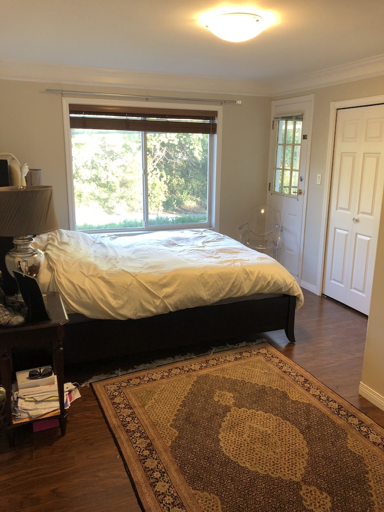 Royalty Queen Bed photo 1