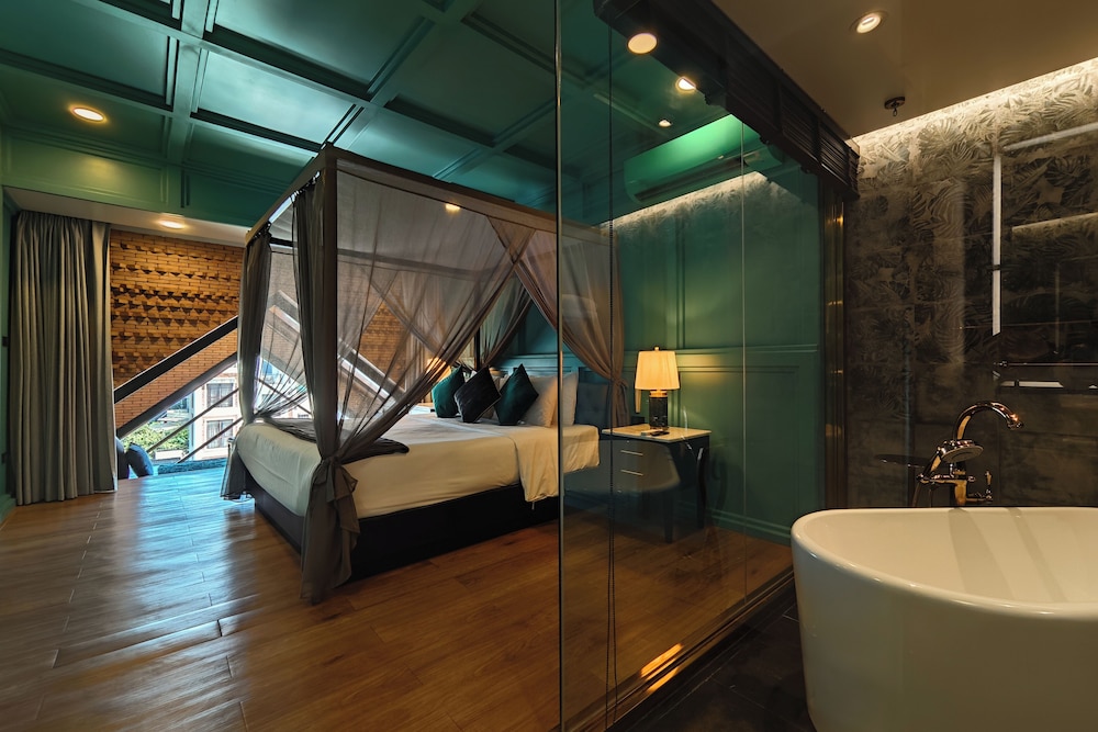 Deluxe Room, 1 King Bed - Photo 1