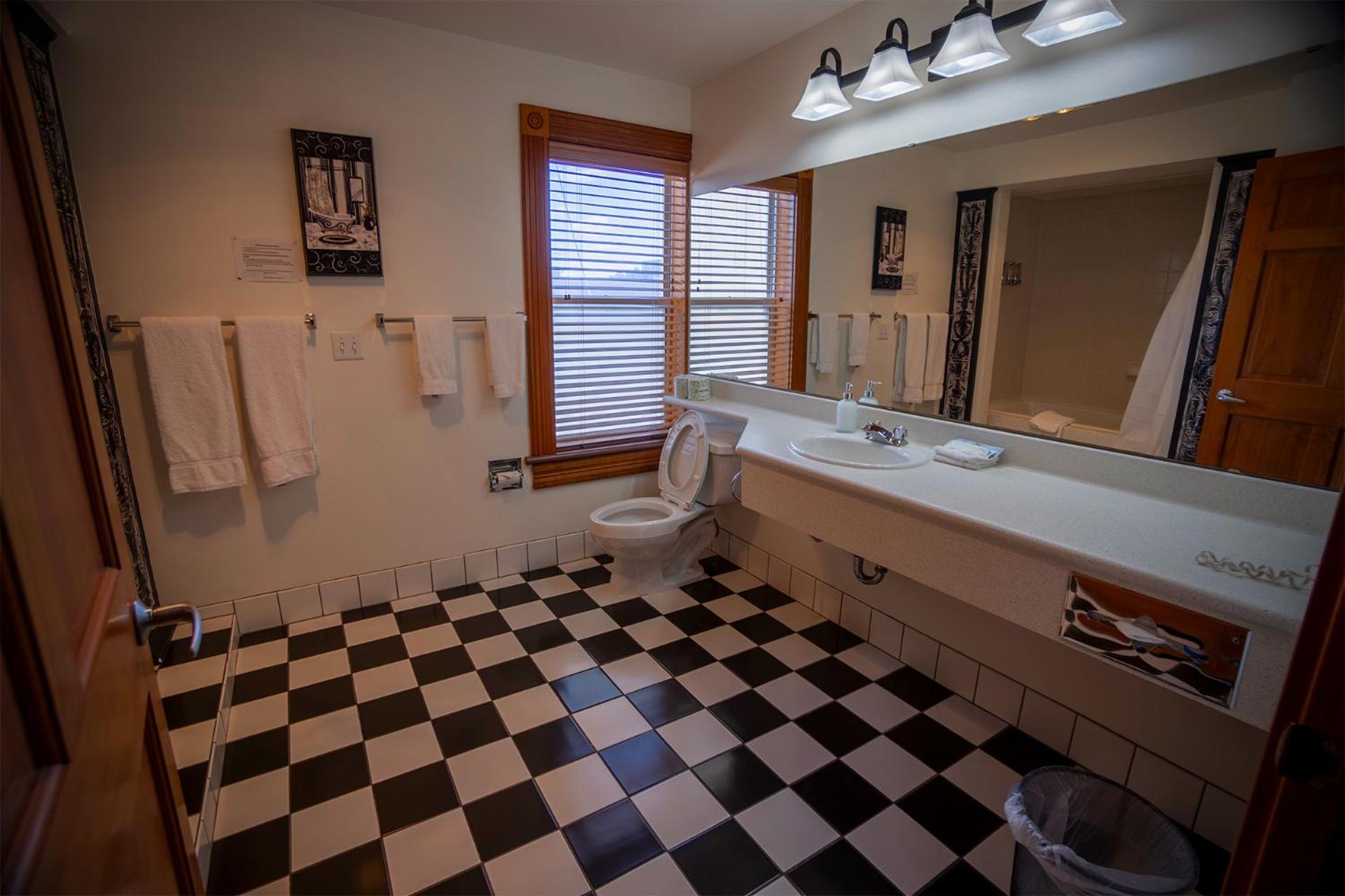 Suite - Photo 4