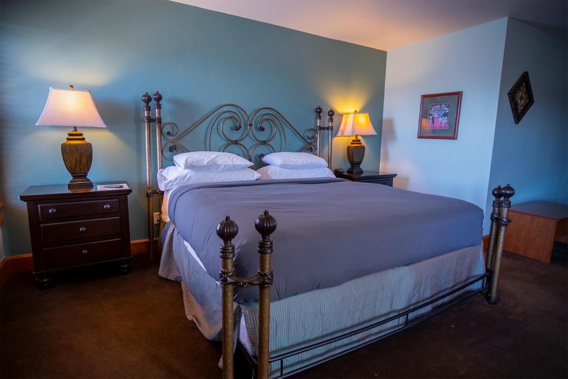 Suite - Photo 1