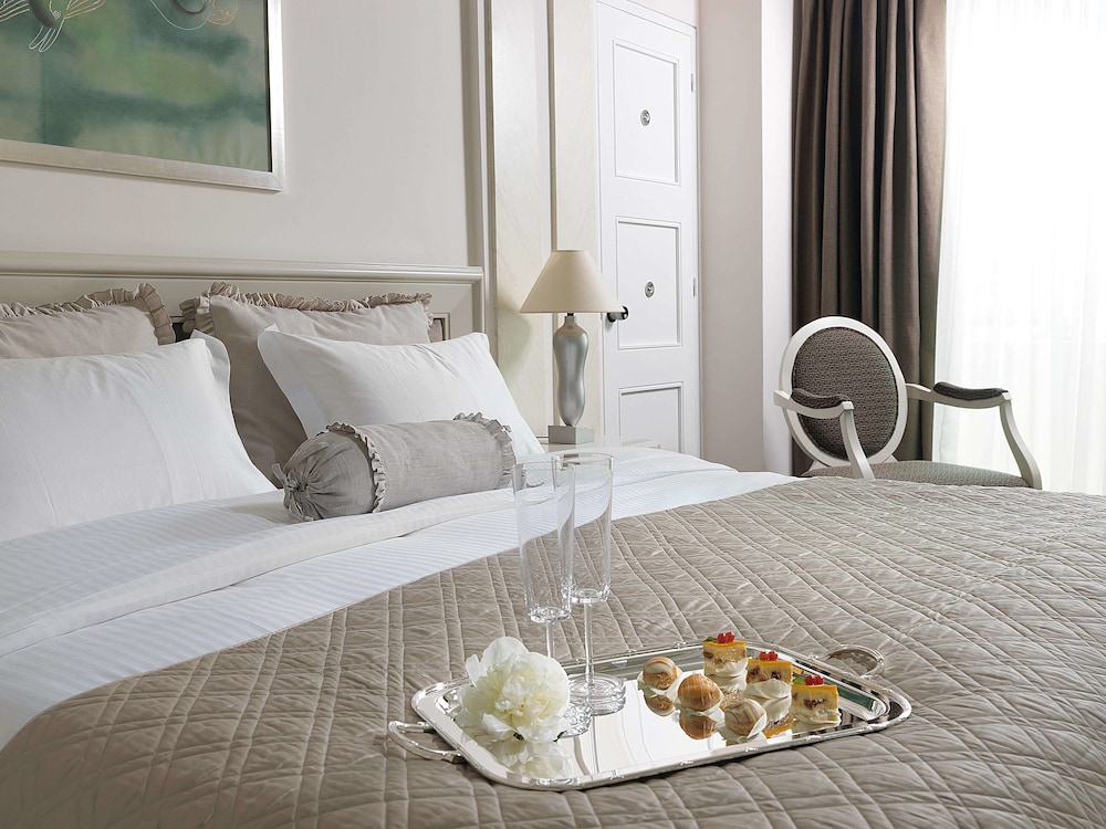 Deluxe Room, Syntagma Square View thumbnail 6