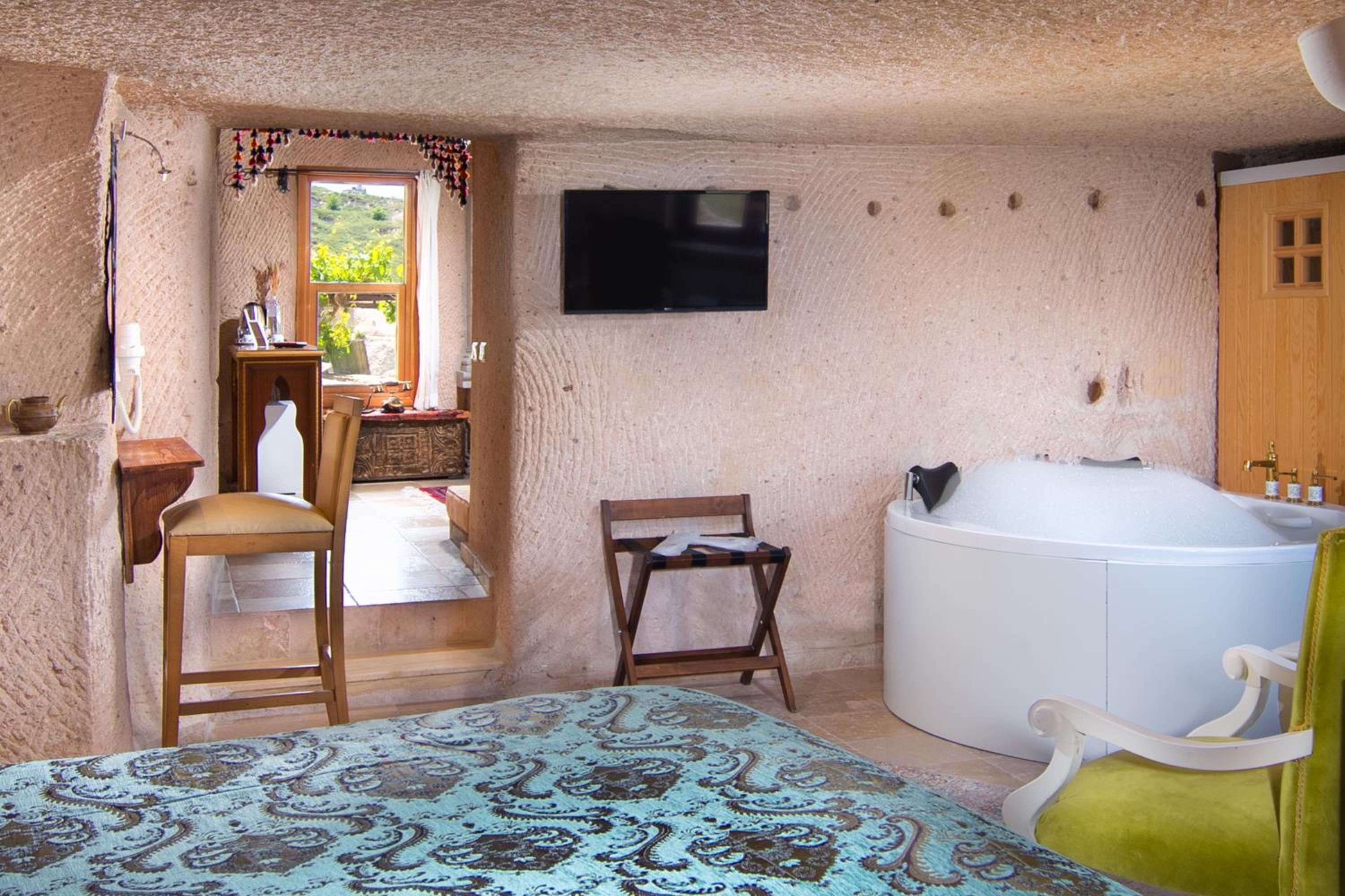 Imperial Cave Suite with Jaccuzi, Sauna, Balcony and Balloon View - Photo 5