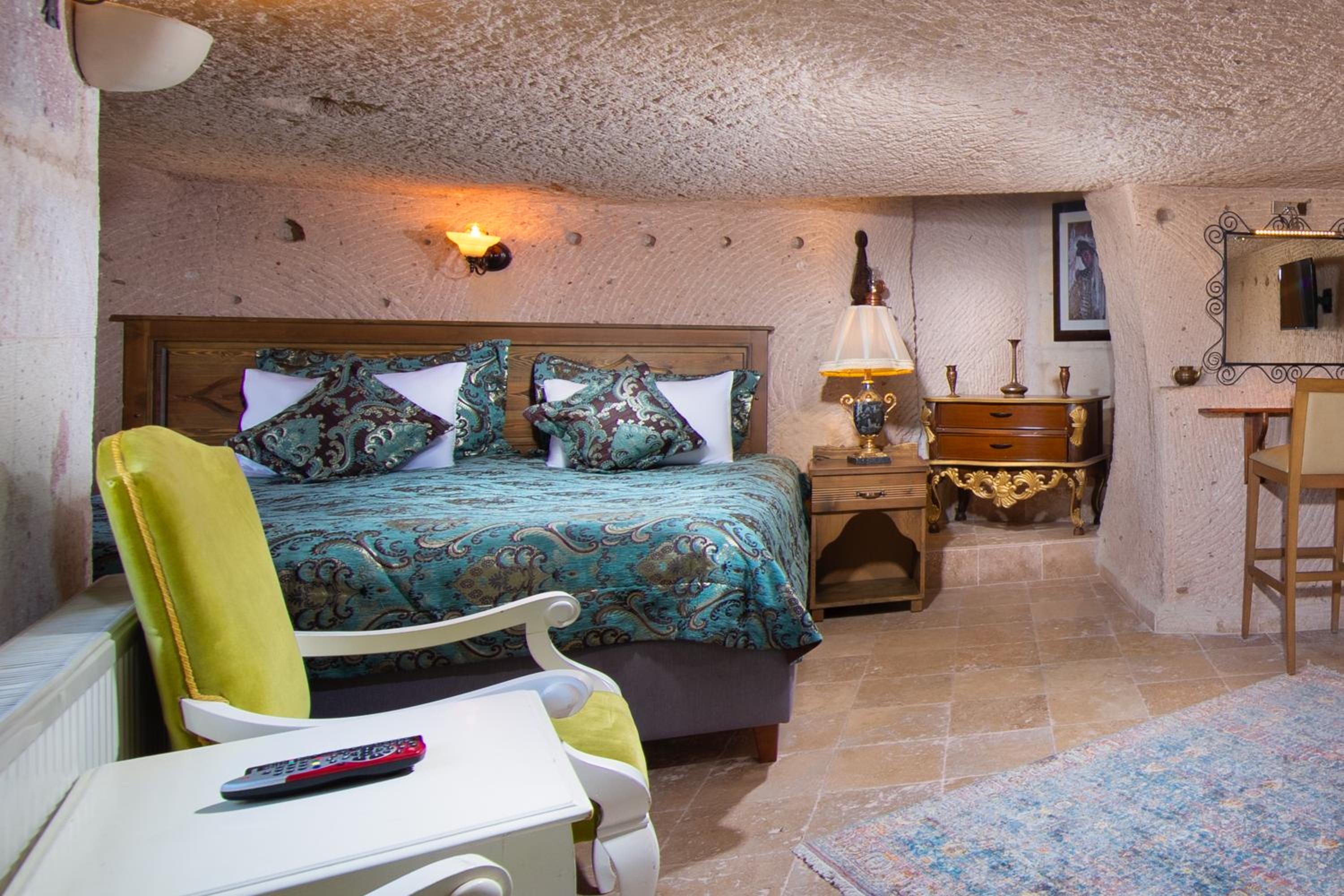 Imperial Cave Suite with Jaccuzi, Sauna, Balcony and Balloon View - Photo 2