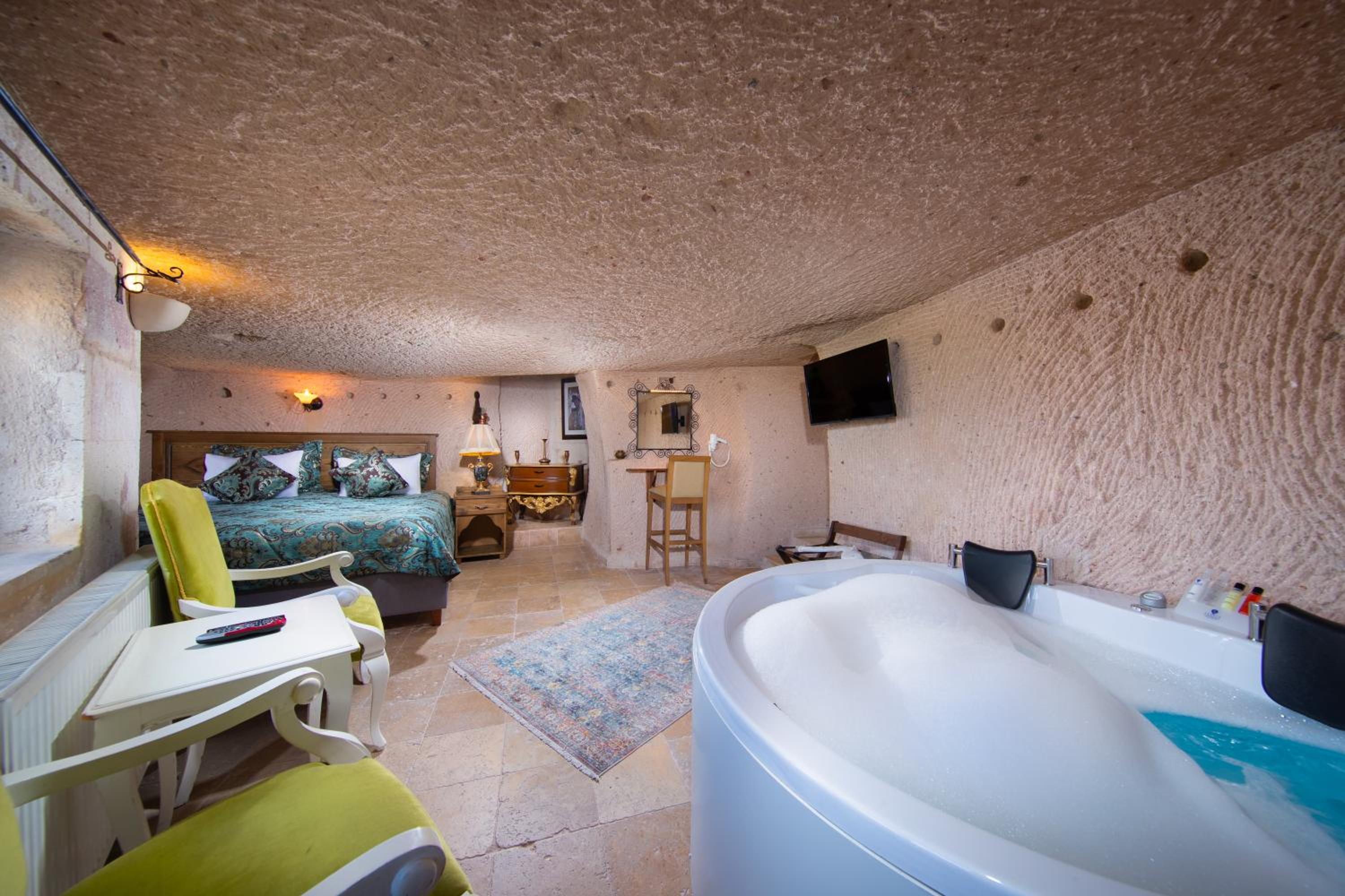 Imperial Cave Suite with Jaccuzi, Sauna, Balcony and Balloon View - Photo 15