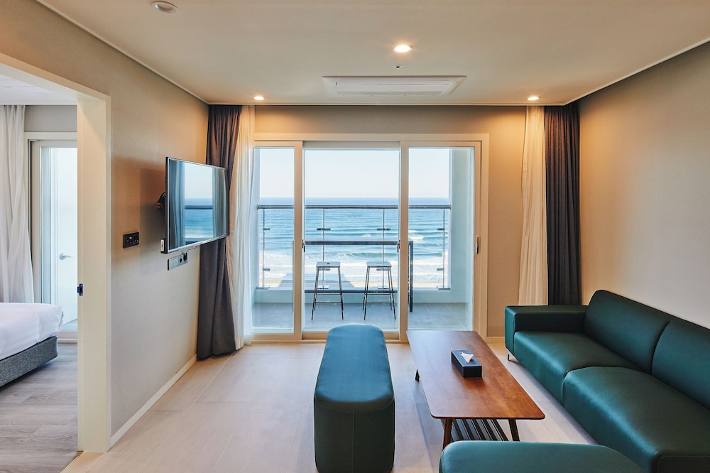 Two-Room Suite Ocean - Photo 5