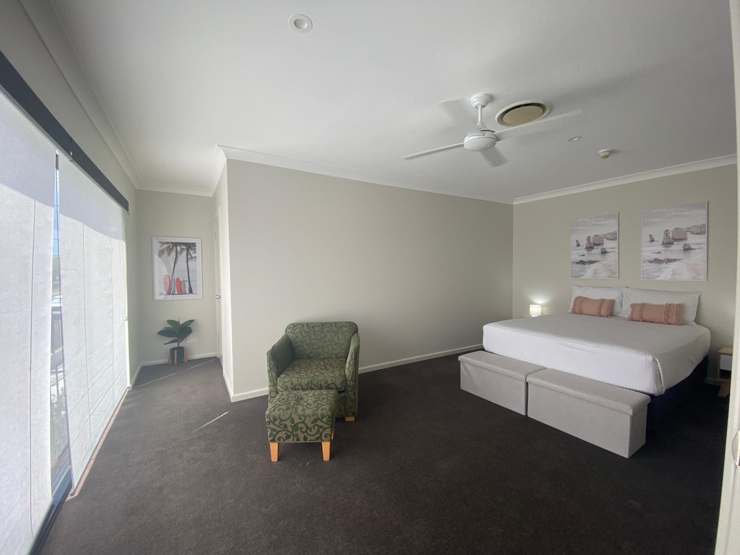 Three-Bedroom Apartment Suite photo 3