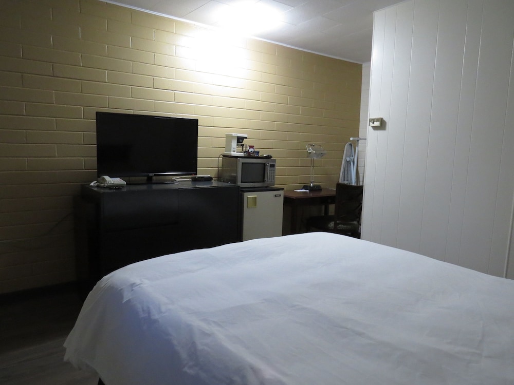 Standard Room, 1 Queen Bed photo 1