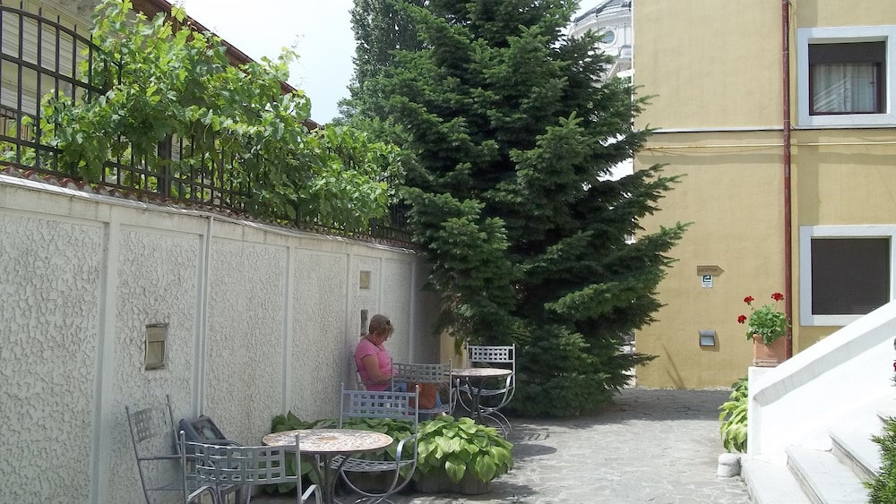 Studio, Kitchen, Garden View - Photo 23