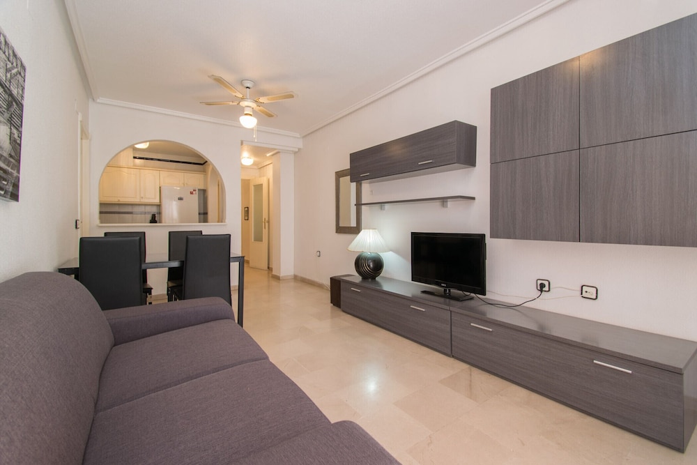 Apartamento, 3 habitaciones, terraza, junto a la playa