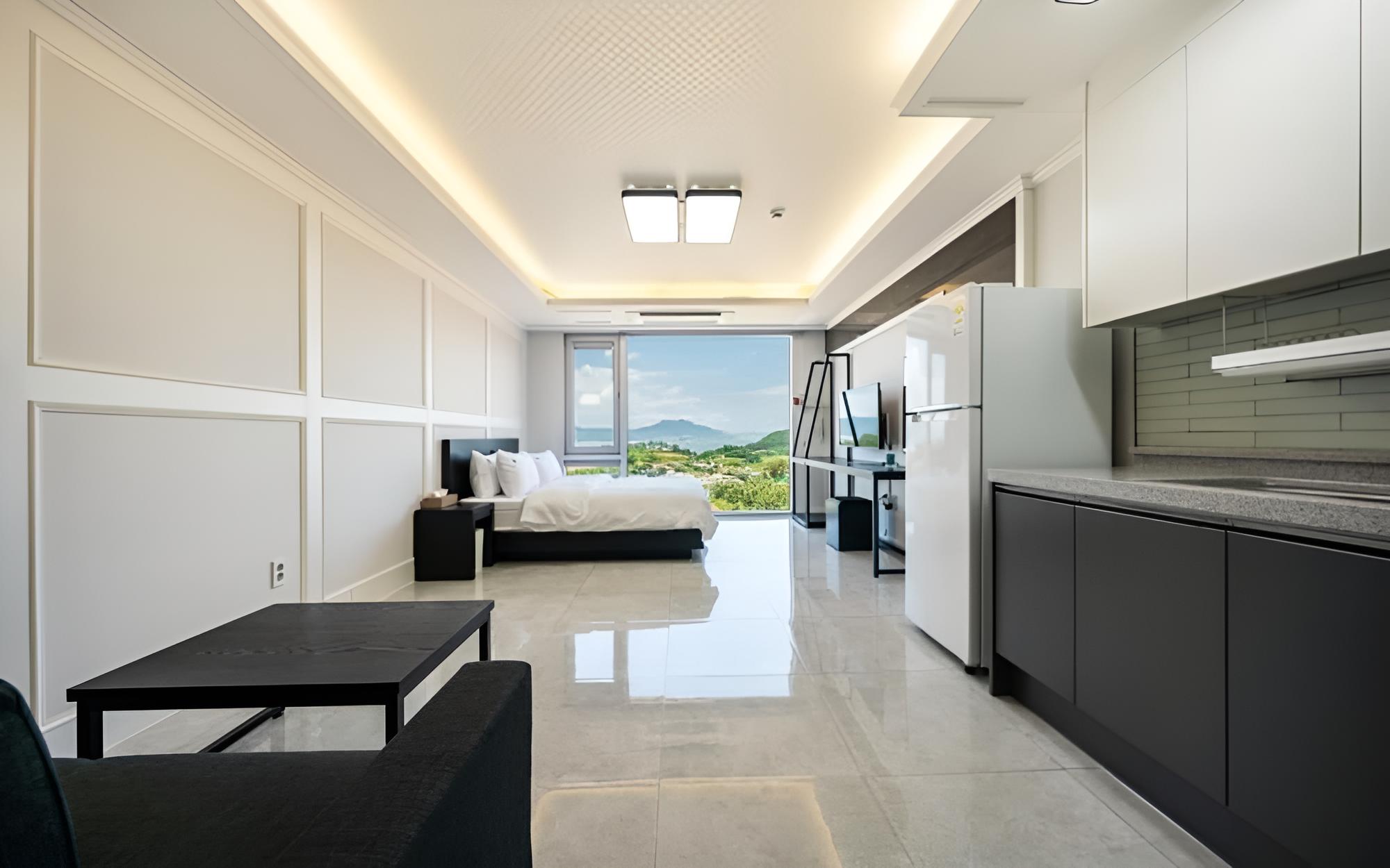 Room (Room 302 (Ocean View)) - Photo 3