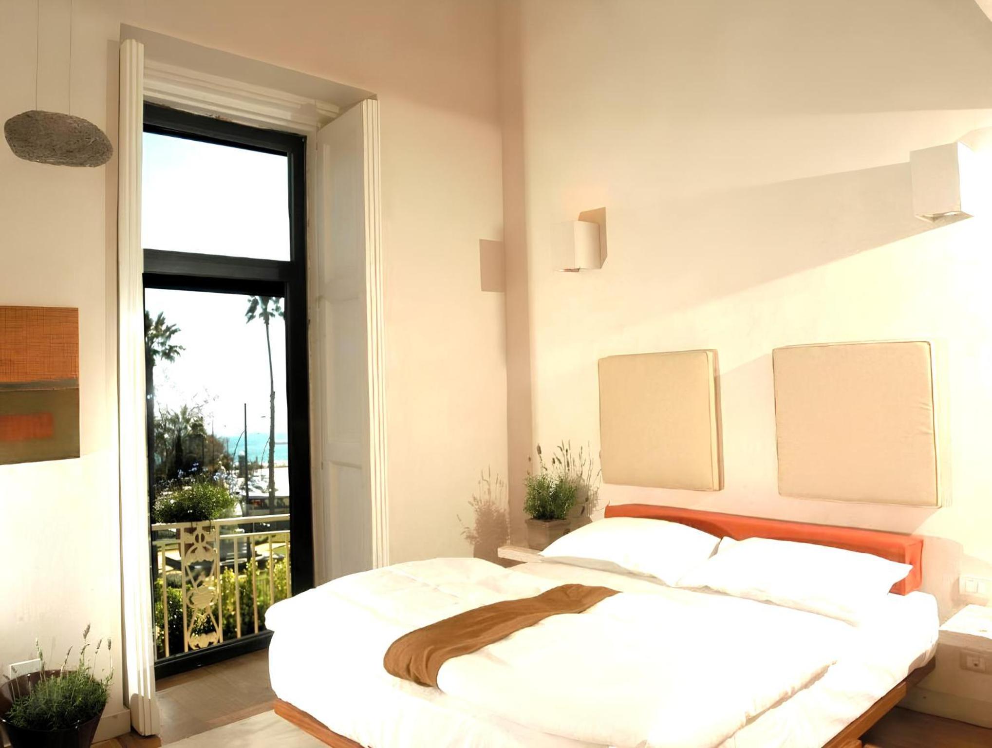 Deluxe Double Room with Balcony and Sea View photo 2