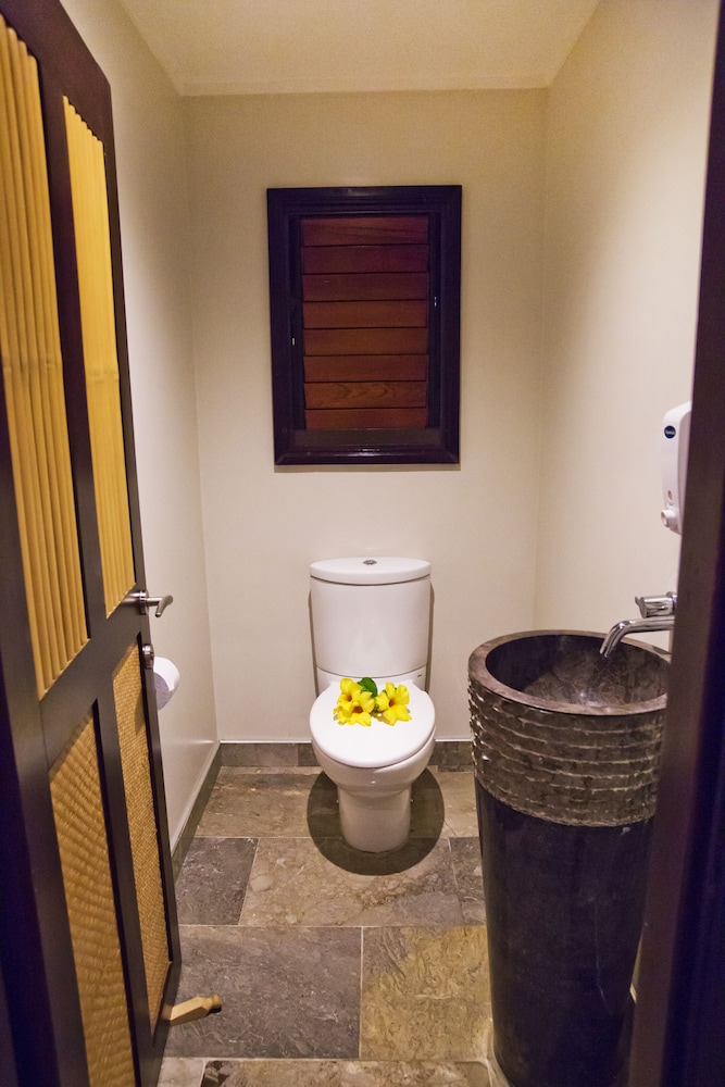 Courtyard Pool Suite - Photo 5