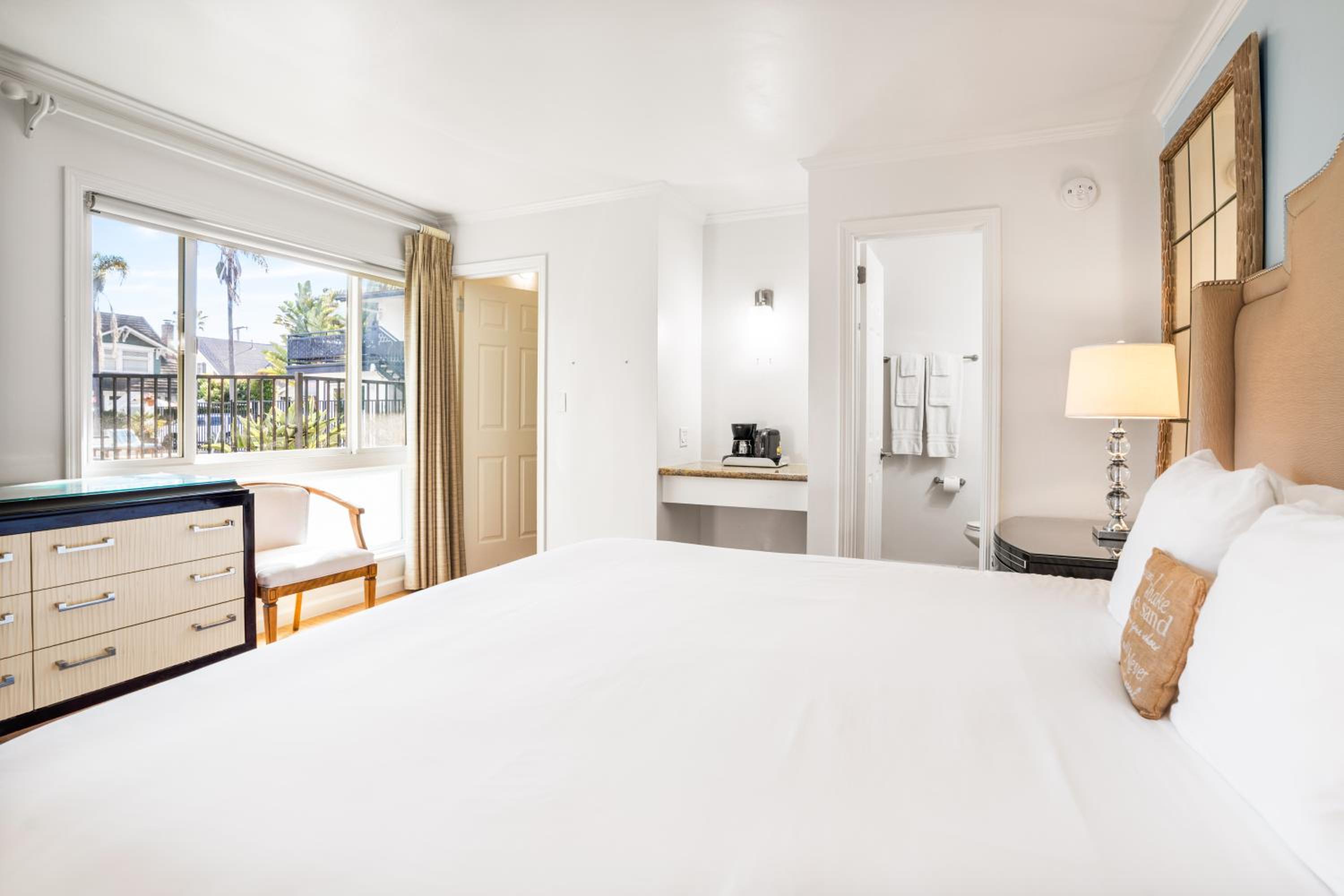 Double Room with Patio - Photo 3
