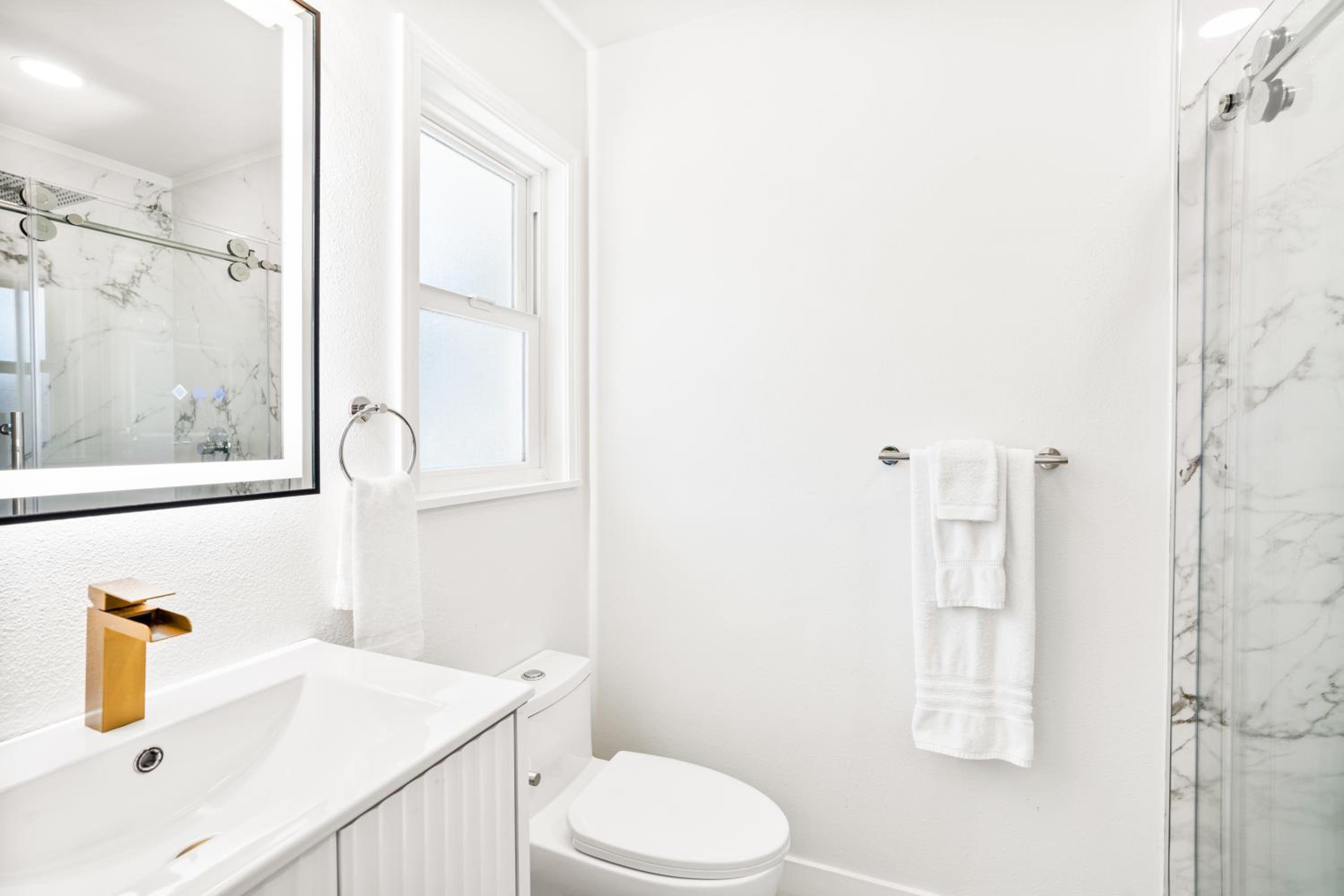 Two-Bedroom Suite - Photo 4
