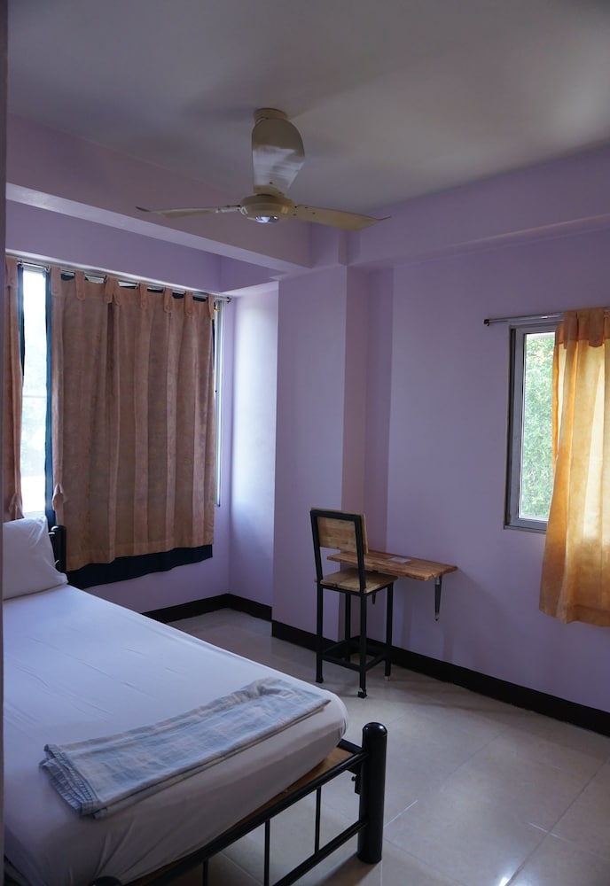 Single Room with Air-Con photo 3