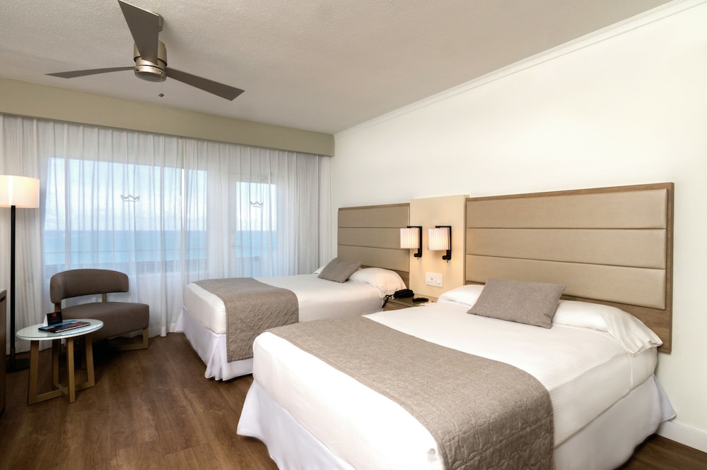 Deluxe Room, Partial Ocean View (Double Beds)
