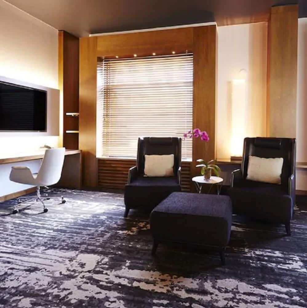 Luxury Room, 1 King Bed (Prestige)