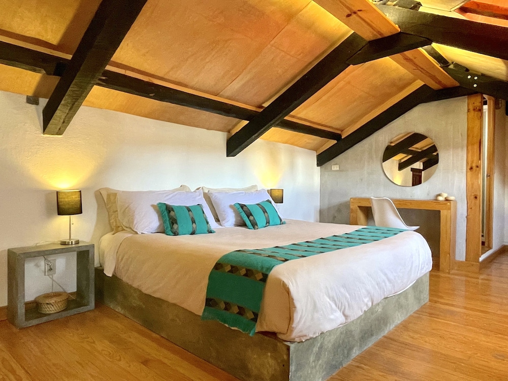 Deluxe Suite, 1 King Bed