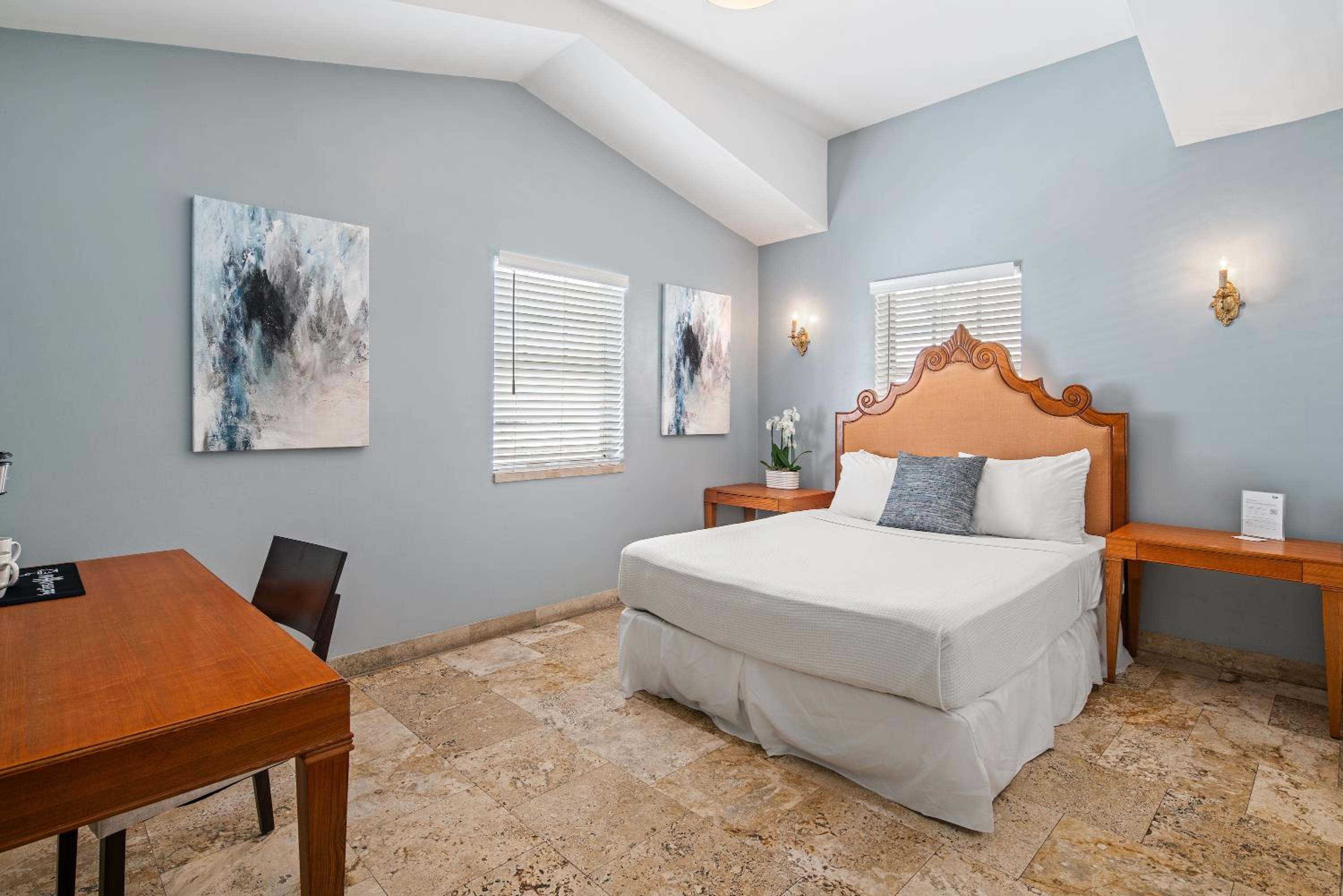 Queen Room - Impala Building (Self Check-in)