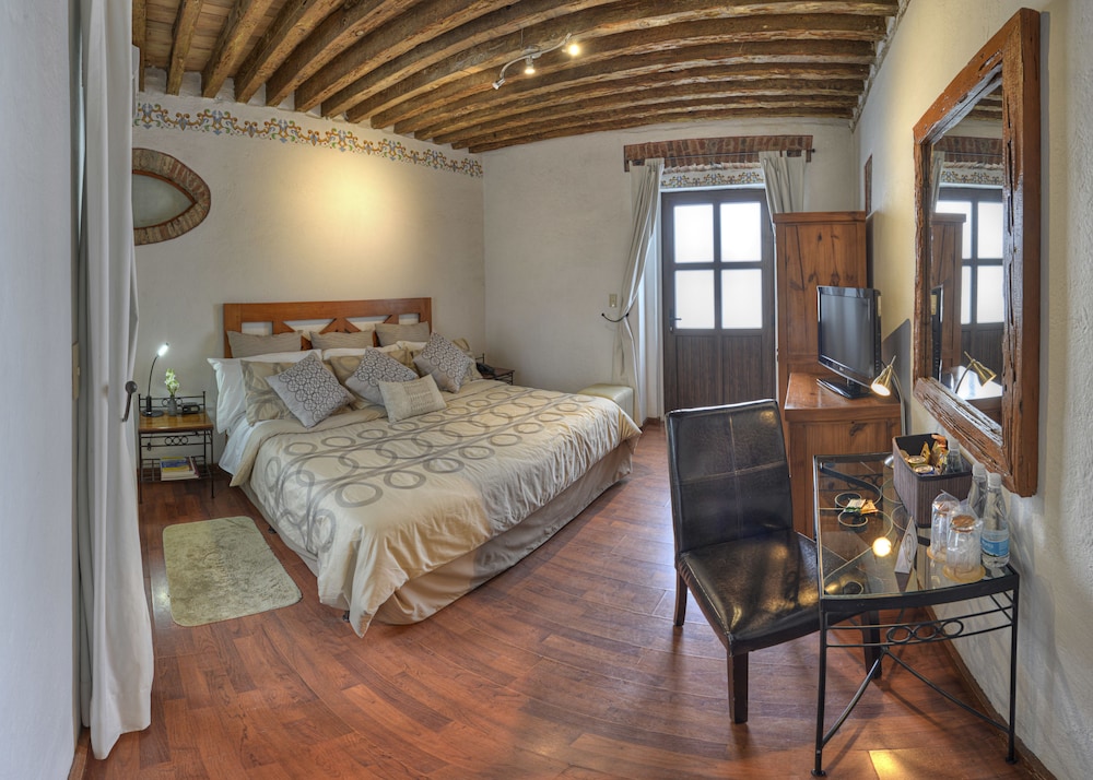 Junior Suite, 1 King Bed photo 2