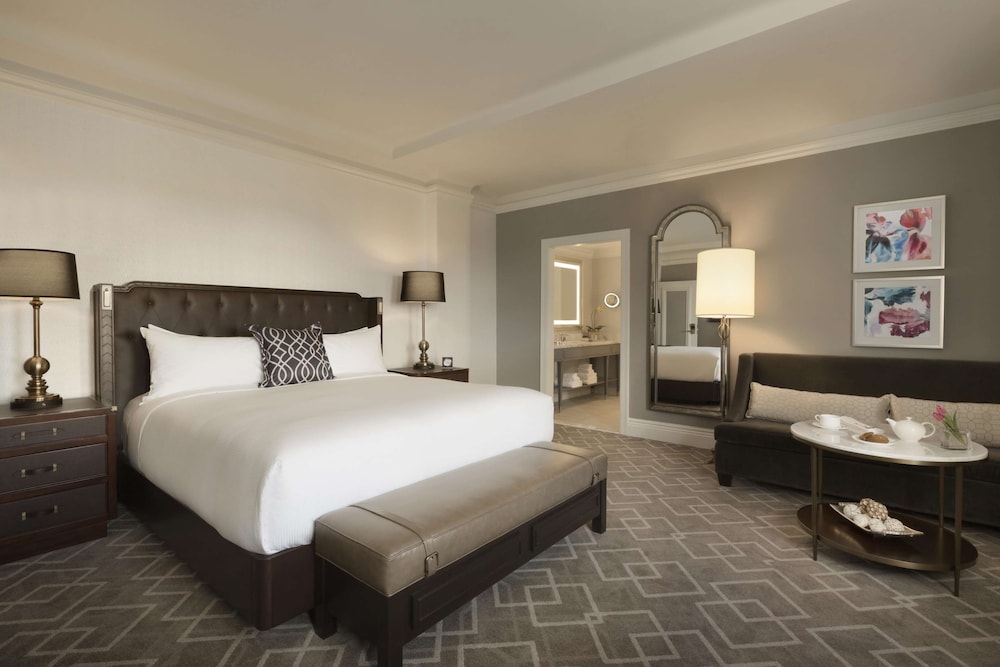 Room, 1 King Bed, Non Smoking (Fairmont Gold King) - Photo 2