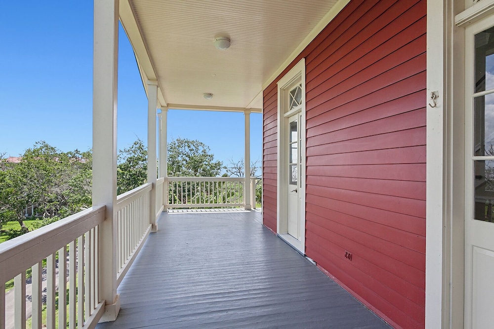 Oak Cottage Suite 101 photo 3