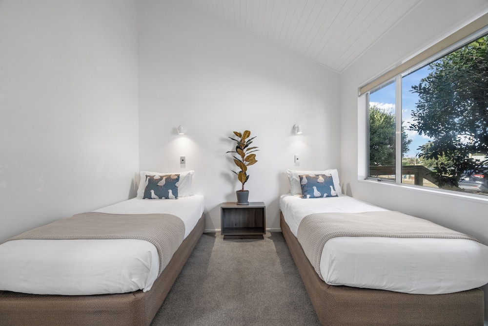 Beachfront Villa (1BR) photo 2