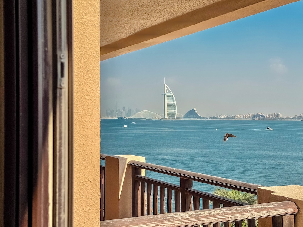 Luxury Apartment, 2 Bedrooms, Sea View, Beachfront photo 1