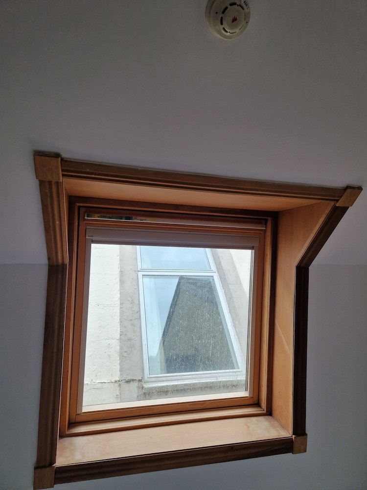 Budget Double With Skylight photo 2