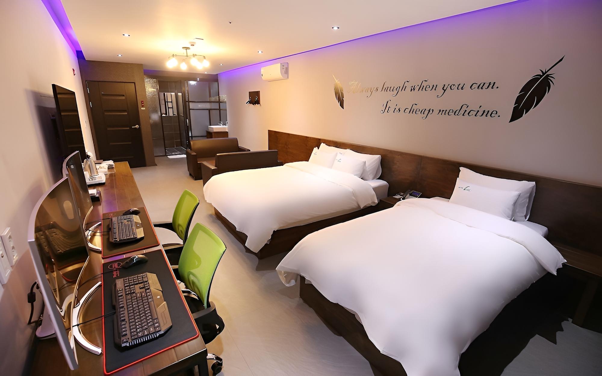 Room (VIP TWIN (Smoking)) - Photo 3