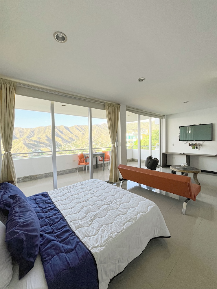 Deluxe Studio Suite