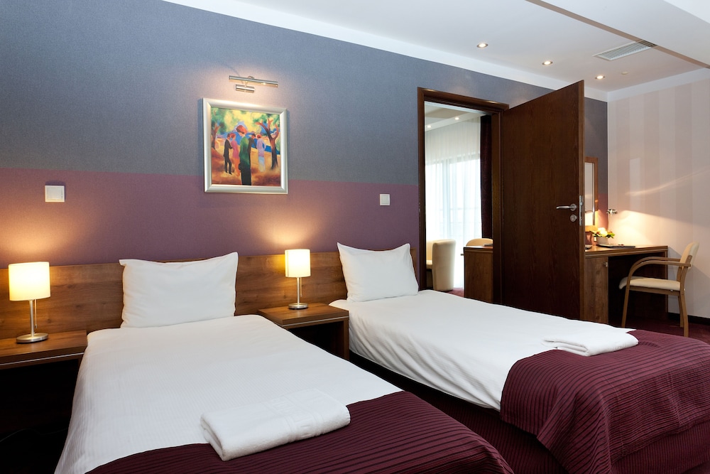 Standard Double or Twin Room - Photo 2